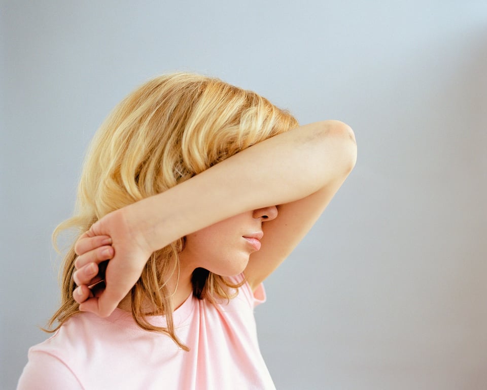 Как перестать испытывать стыд. Человеку стыдно. Как перестать ненавидеть свою внешность. Как перестать испытывать стыд. Чувство стыда.